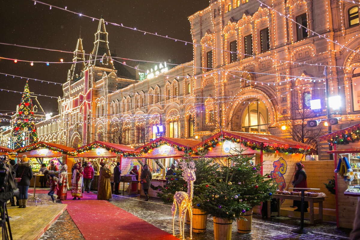 Рождественская ярмарка на Красной площади в Москве