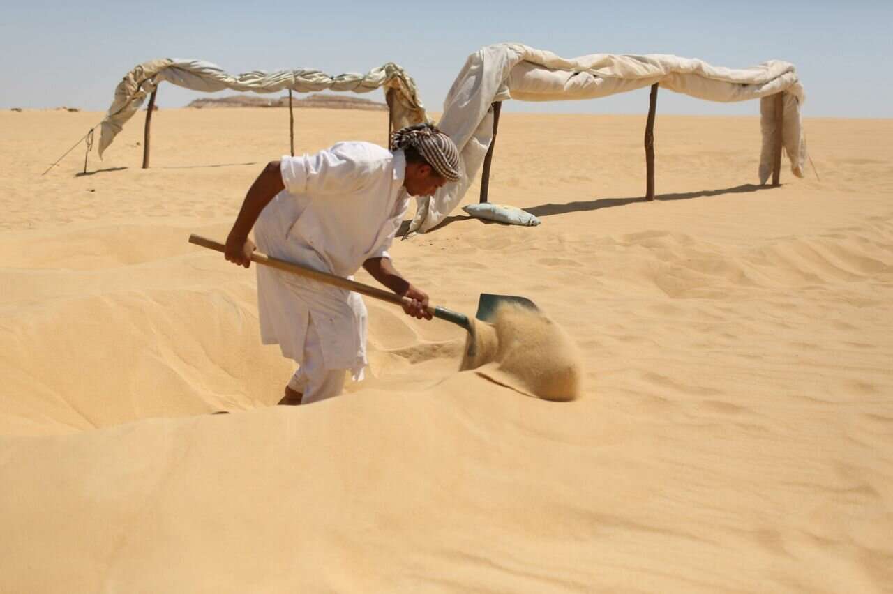 Пляжная терапия: излечение недугов с помощью песочных ванн в Египте