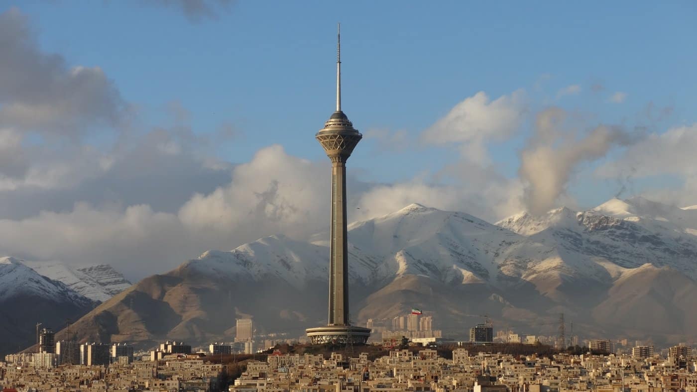 Тегеран: вид на башню Милад