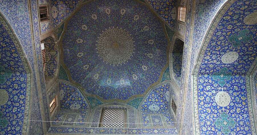 Мечеть Имама (Мечеть Шаха) — крупнейшая мечеть Исфахана